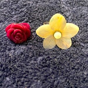 Vintage Resin Rose and White flower ring bundle and save